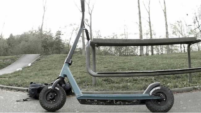 Razor RDS Razor Phase 2 Dirt Scooter Vs Razor A5 regular kick