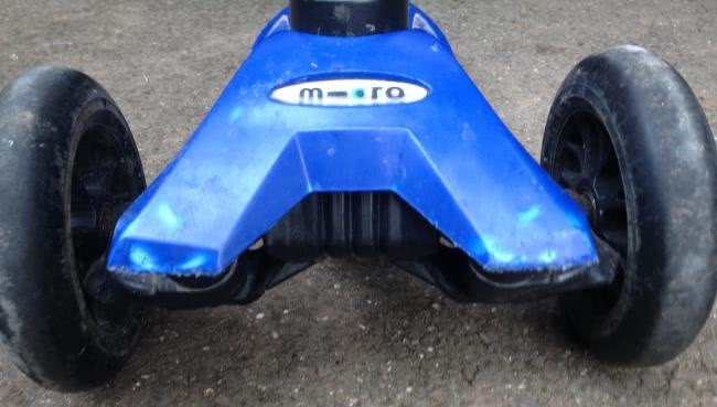 The Maxi Micro Scooter Best Kids Kick Scooter Dual Front Wheels Detail